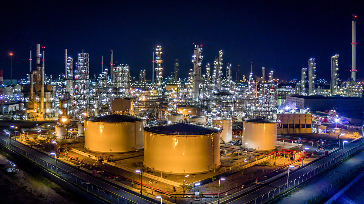 Aerial view oil refinery, refinery plant, refinery factory; Shutterstock ID 609092363; PO: 263650432; Client: aa850bdf-853b-42bc-bd25-1f2e88543843